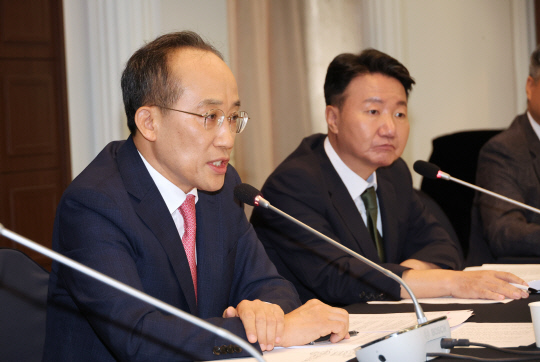 추경호 국민의힘 원내대표가 13일 오전 서울 중구 프레스센터에서 열린 관훈클럽 초청 토론회에서 발언하고 있다.<연합뉴스 사진>